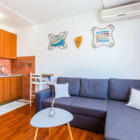 Denis Apartman Póla