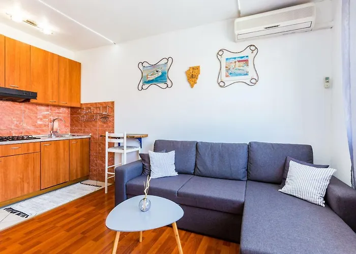 Denis Apartman Póla