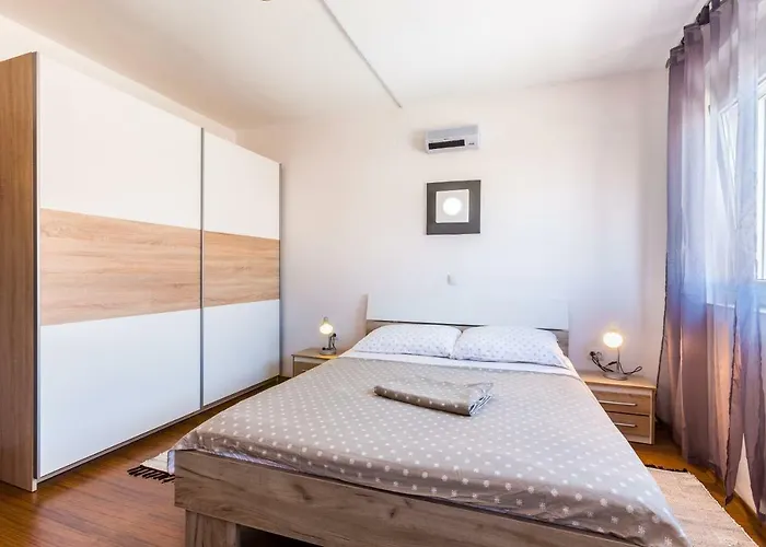 Denis Apartman Póla